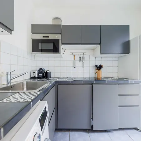 Charming 1br 2p - *
