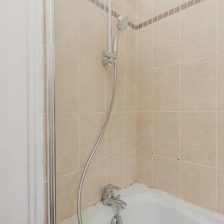 Charming 1br 2p -